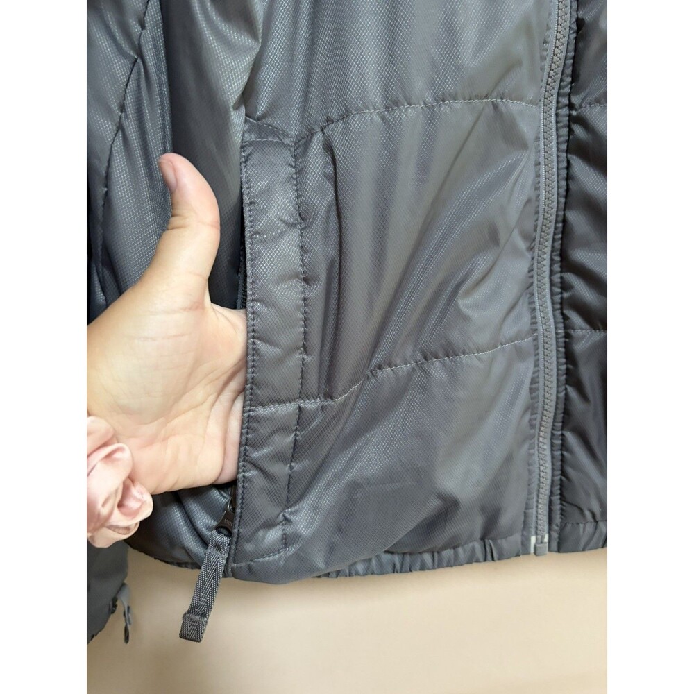The North Face Men's Two Tone Gray Quilted Puffer Jacket Size Medium Winter Snow - Picture 3 of 10